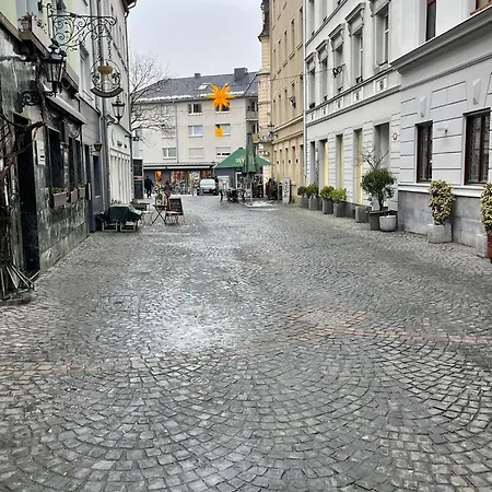 Haus Zum Bacchus Privates Einzelzimmer Nahe Bahnhof Roemisches Theater, Accommodatie bij particulieren *