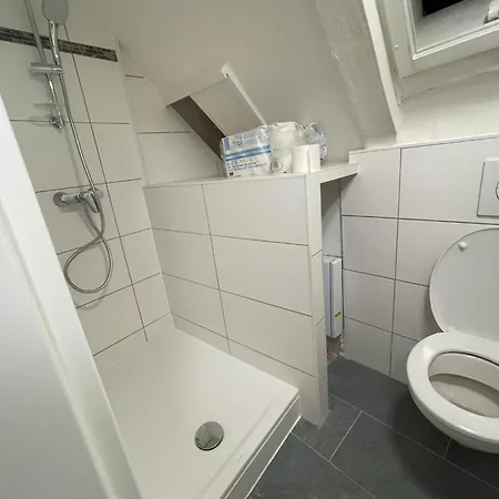 Haus Zum Bacchus Privates Einzelzimmer Nahe Bahnhof Roemisches Theater, Rum i privatbostad Mainz