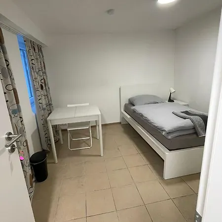 Haus Zum Bacchus Privates Einzelzimmer Nahe Bahnhof Roemisches Theater, *