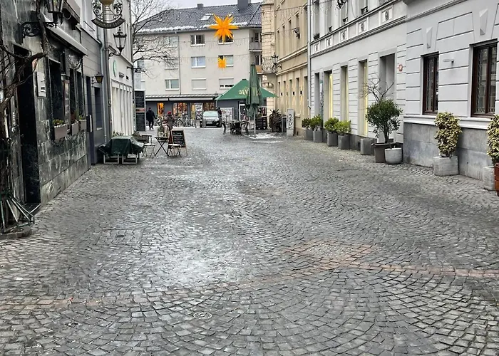 Haus Zum Bacchus Privates Einzelzimmer Nahe Bahnhof Roemisches Theater, Rum i privatbostad *