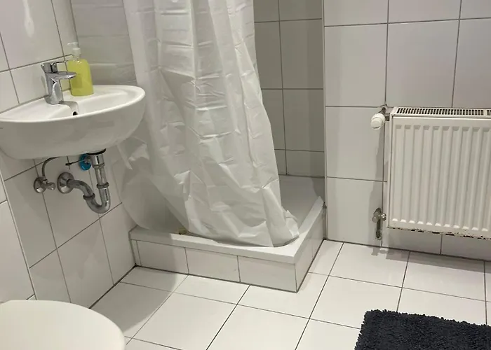 Haus Zum Bacchus Privates Einzelzimmer Nahe Bahnhof Roemisches Theater, *